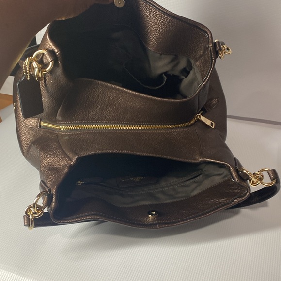 Coach bag very very clean inside and out great hardware - Picture 5 of 7